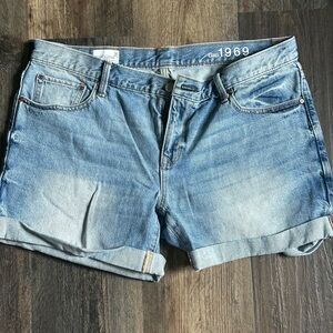 GAP 1969 Sexy Boyfriend Denim Shorts size 31 equal to Woman’s 12
